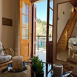 Amorosa House *